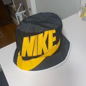 NWOT Nike Bucket Hat